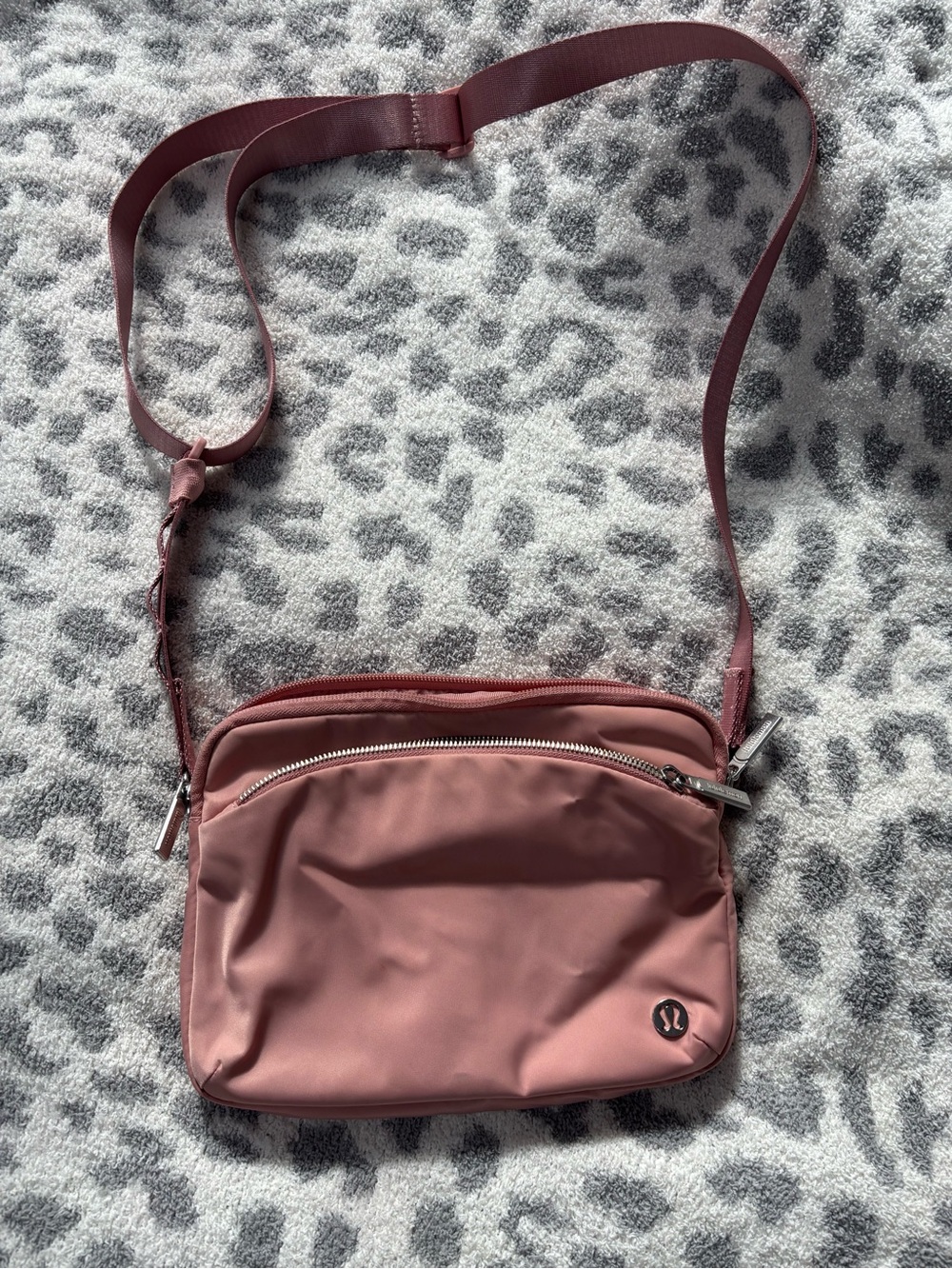 lululemon athletica crossbody bag!!🤍👛